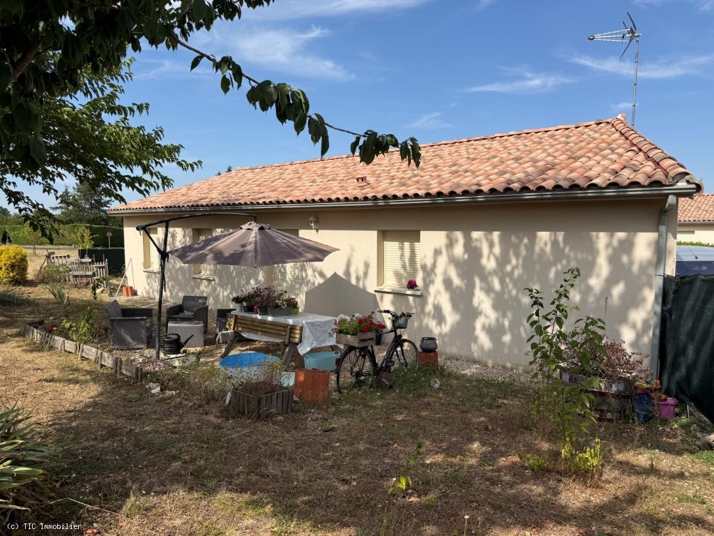 3 bedroom House in Verteuil-Sur-Charente, France – r7549