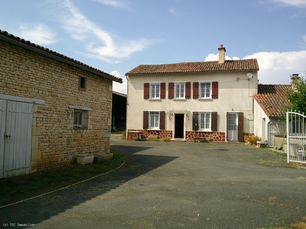 3 bedroom House in Chaunay, France – r7544