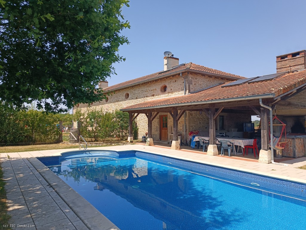 5 bedroom House in Charroux, France – r7461