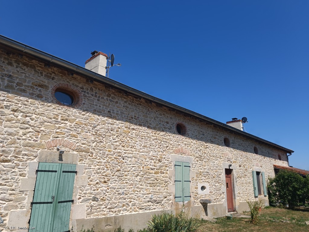 5 bedroom House in Charroux, France – r7461