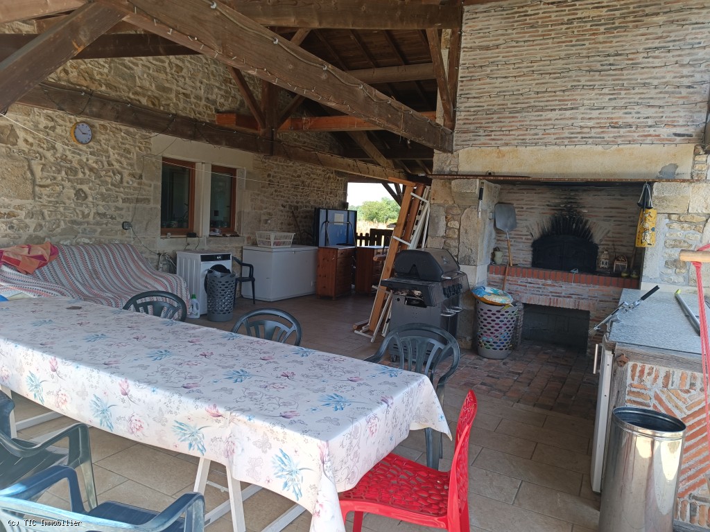 5 bedroom House in Charroux, France – r7461