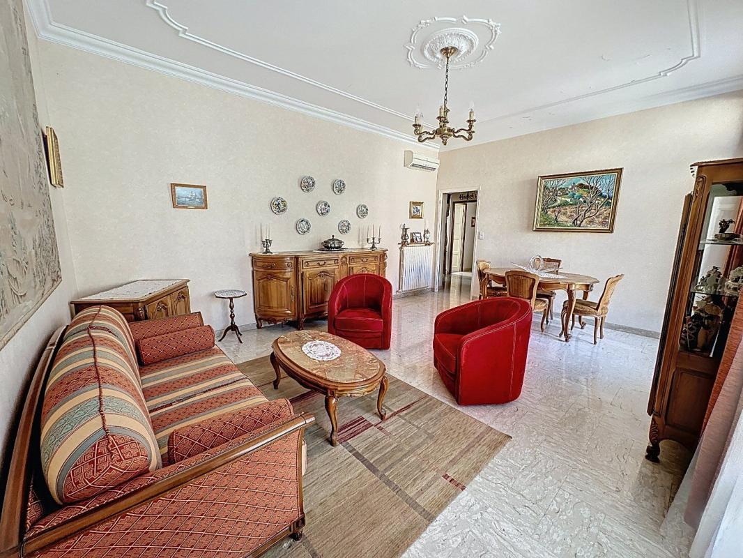 4 bedroom t6 et plus in Avignon, Vaucluse, France