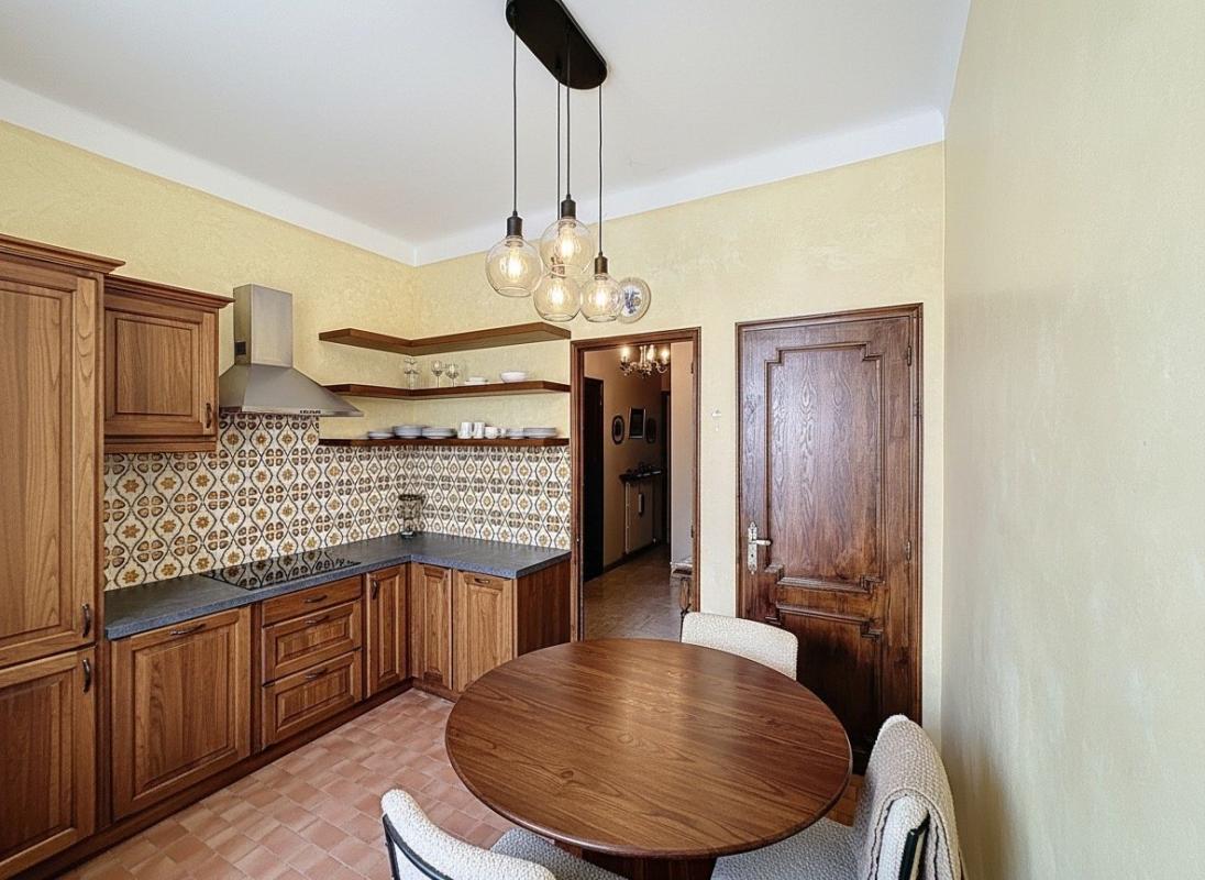 4 bedroom t6 et plus in Avignon, Vaucluse, France