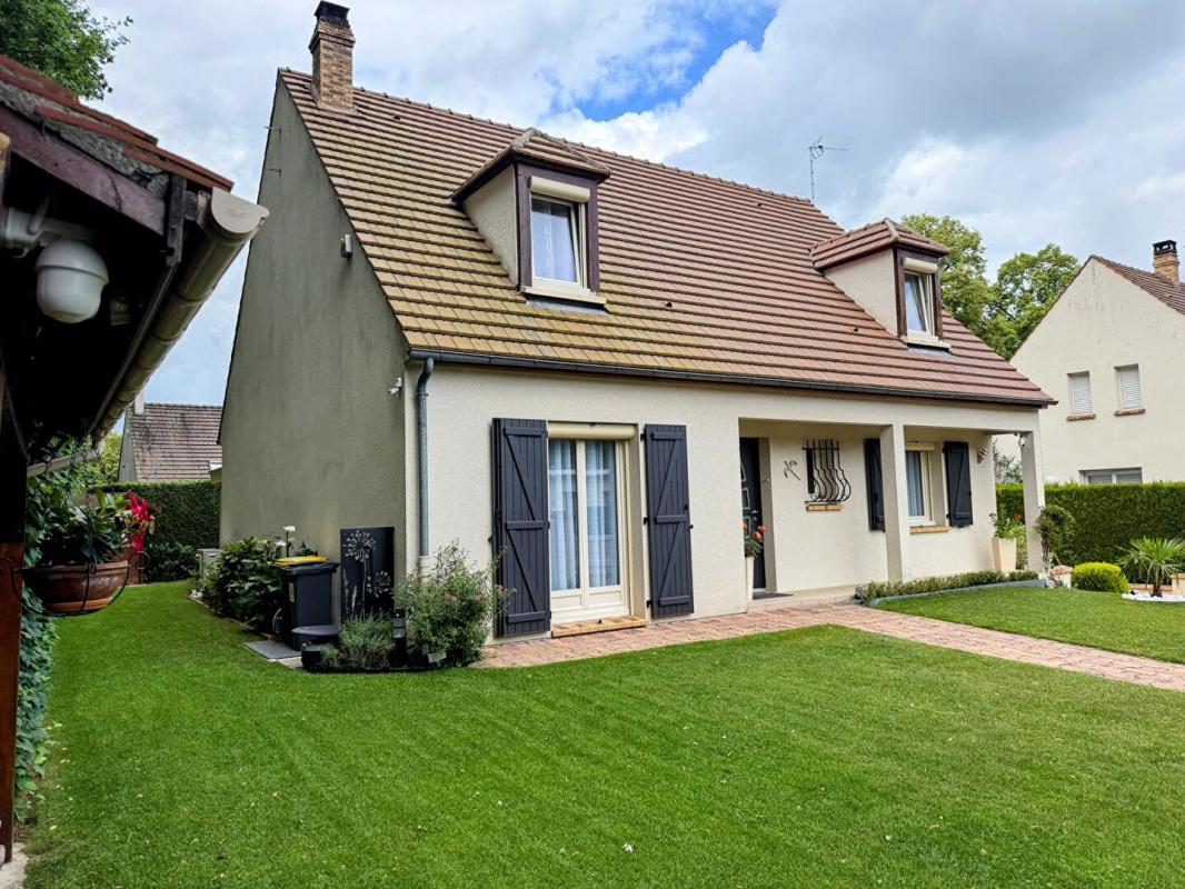 4 bedroom maison in Lamorlaye, Oise, France