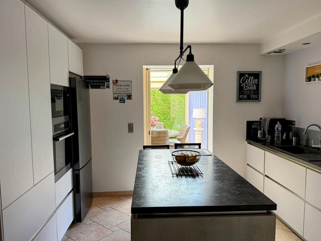 4 bedroom maison in Lamorlaye, Oise, France