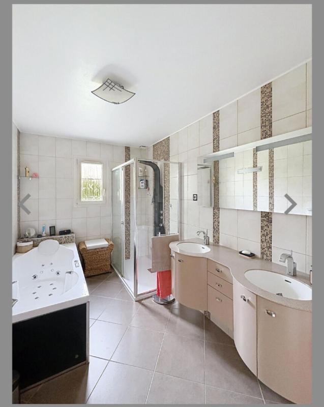 4 bedroom maison in Lamorlaye, Oise, France