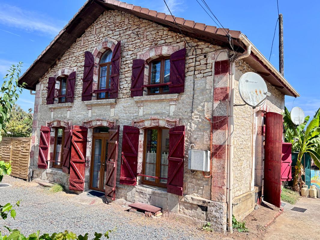 2 bedroom maison in Ruffec, Charente, France