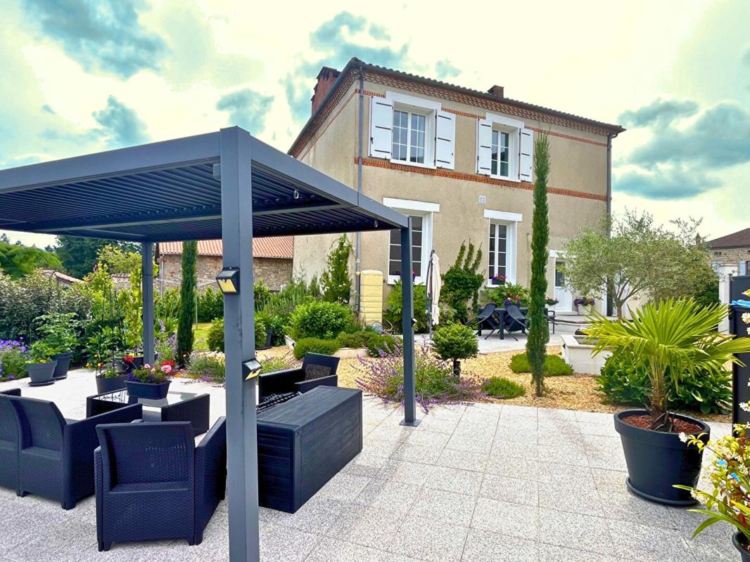 3 bedroom maison in La Chapelle Montbrandeix, Haute-Vienne, France