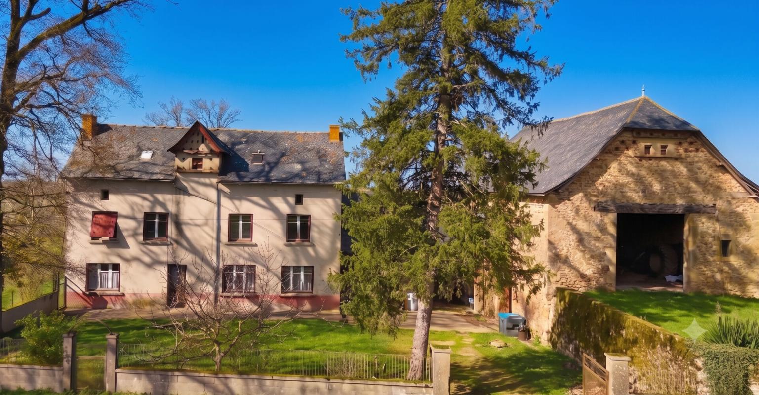 5 bedroom corps de ferme in Montbazens, Aveyron, France