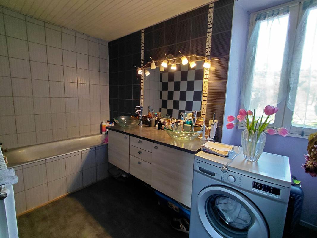 3 bedroom maison in Vezac, Cantal, France