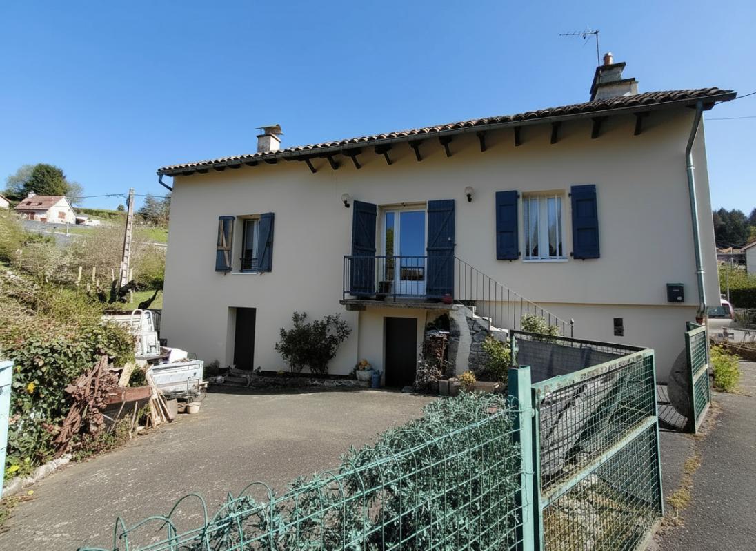 3 bedroom maison in Vezac, Cantal, France