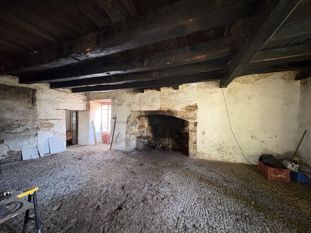 6 bedroom maison in Salon La Tour, Corrèze, France