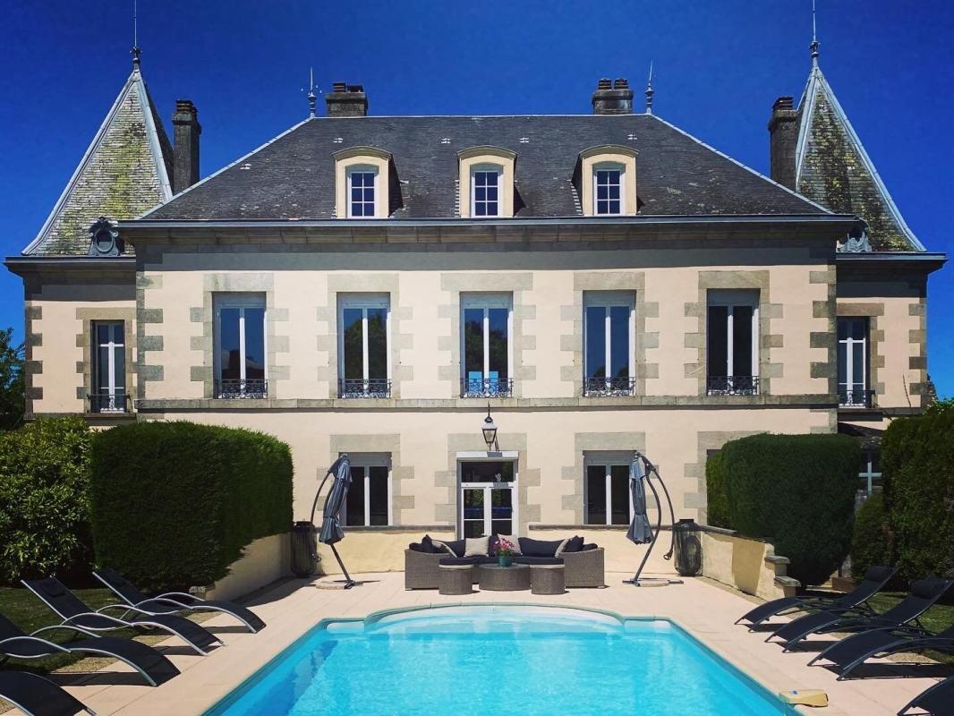 8 bedroom chateau in Chalus, Haute-Vienne, France