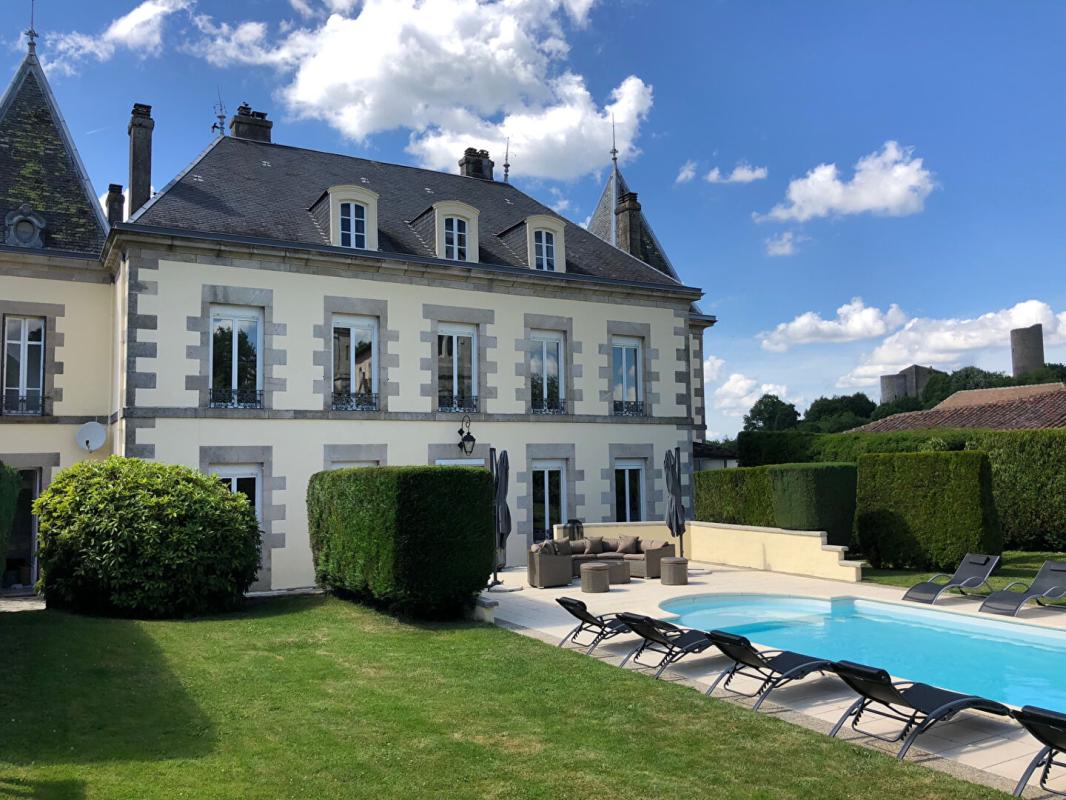 8 bedroom chateau in Chalus, Haute-Vienne, France