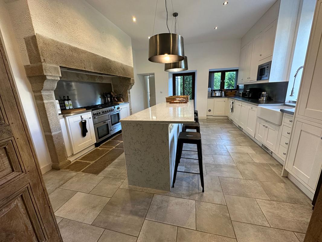 8 bedroom chateau in Chalus, Haute-Vienne, France