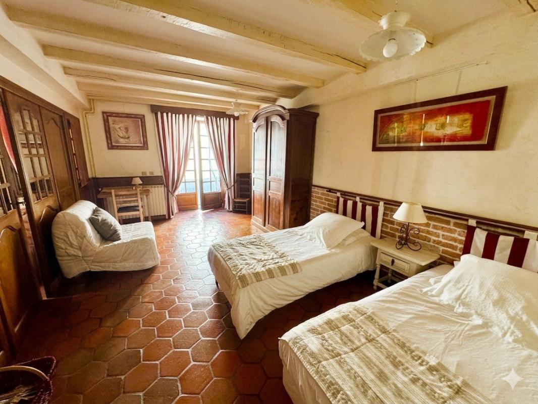 7 bedroom propriete in Vitrac, Cantal, France