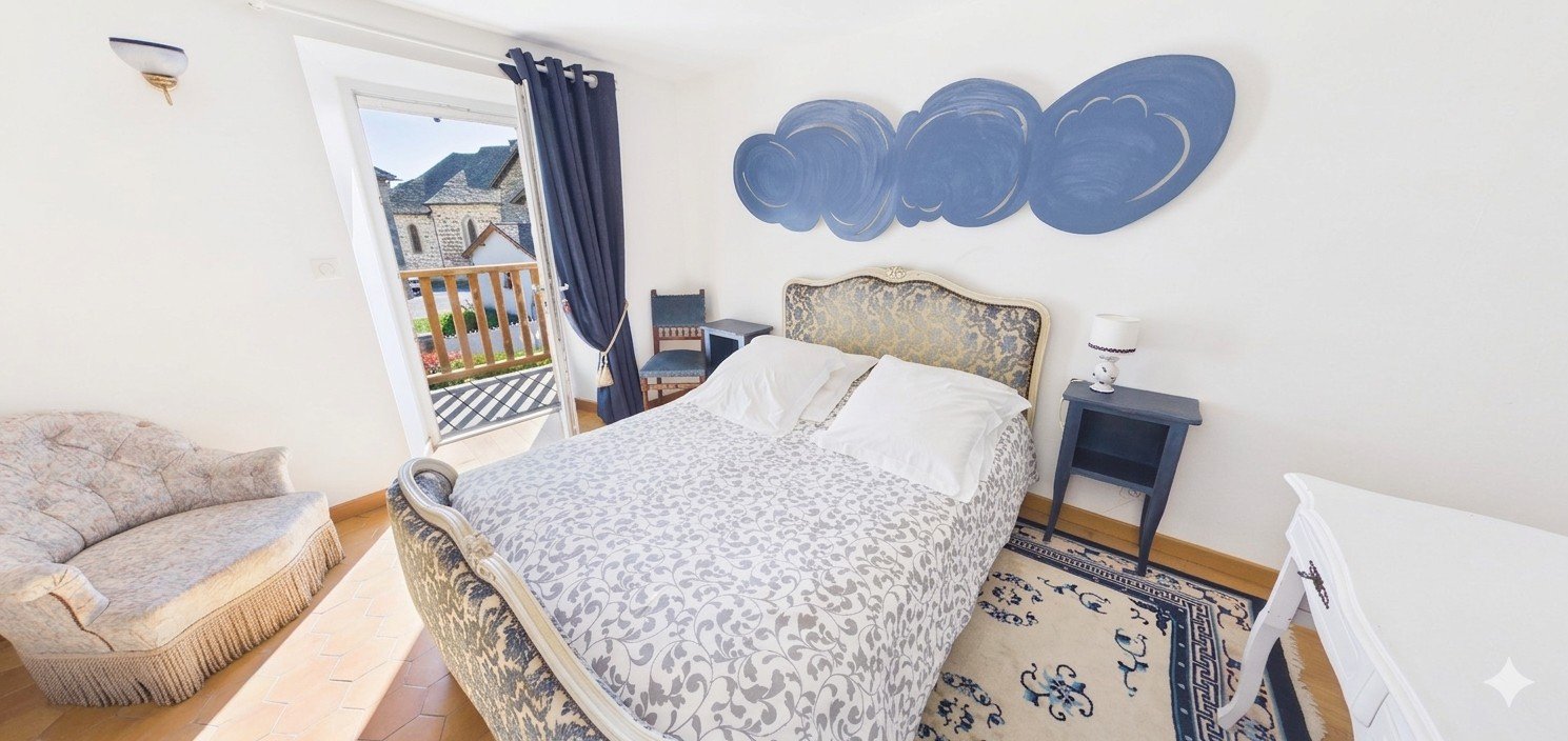 7 bedroom propriete in Vitrac, Cantal, France