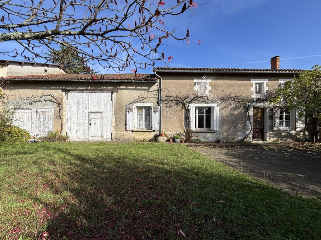 2 bedroom maison en pierres in Saint Gourson, Charente, France