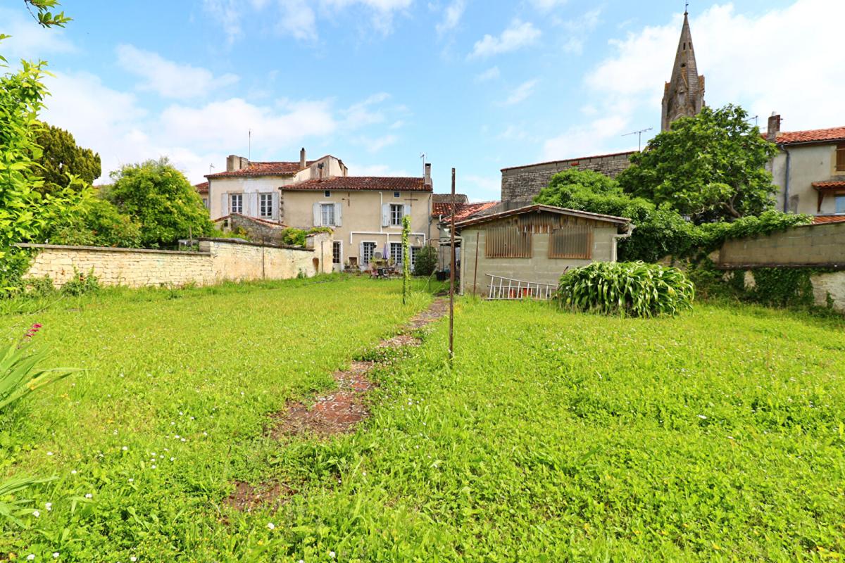 3 bedroom maison de ville in Aigre, Charente, France