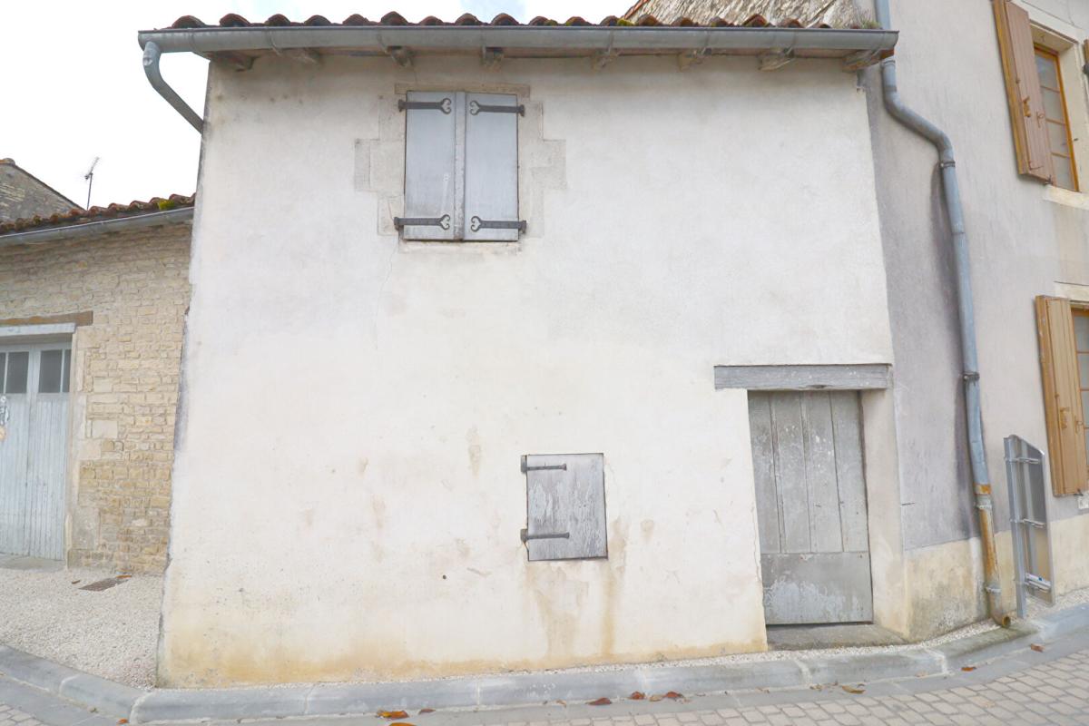 3 bedroom maison de ville in Aigre, Charente, France