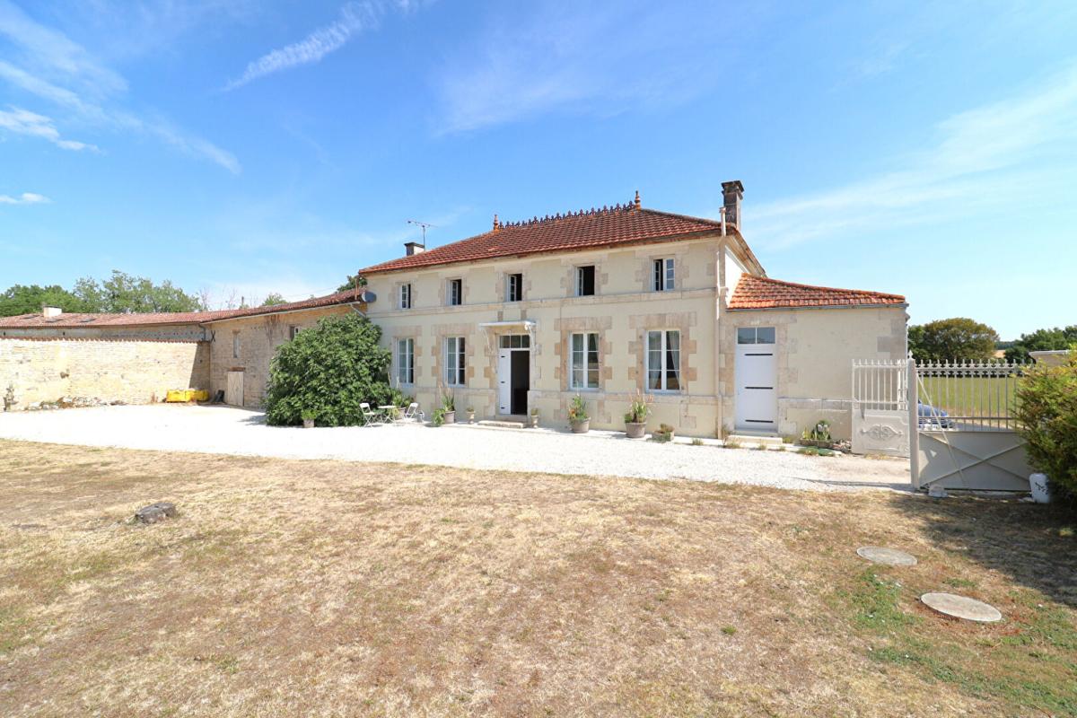 5 bedroom maison in Verdille, Charente, France