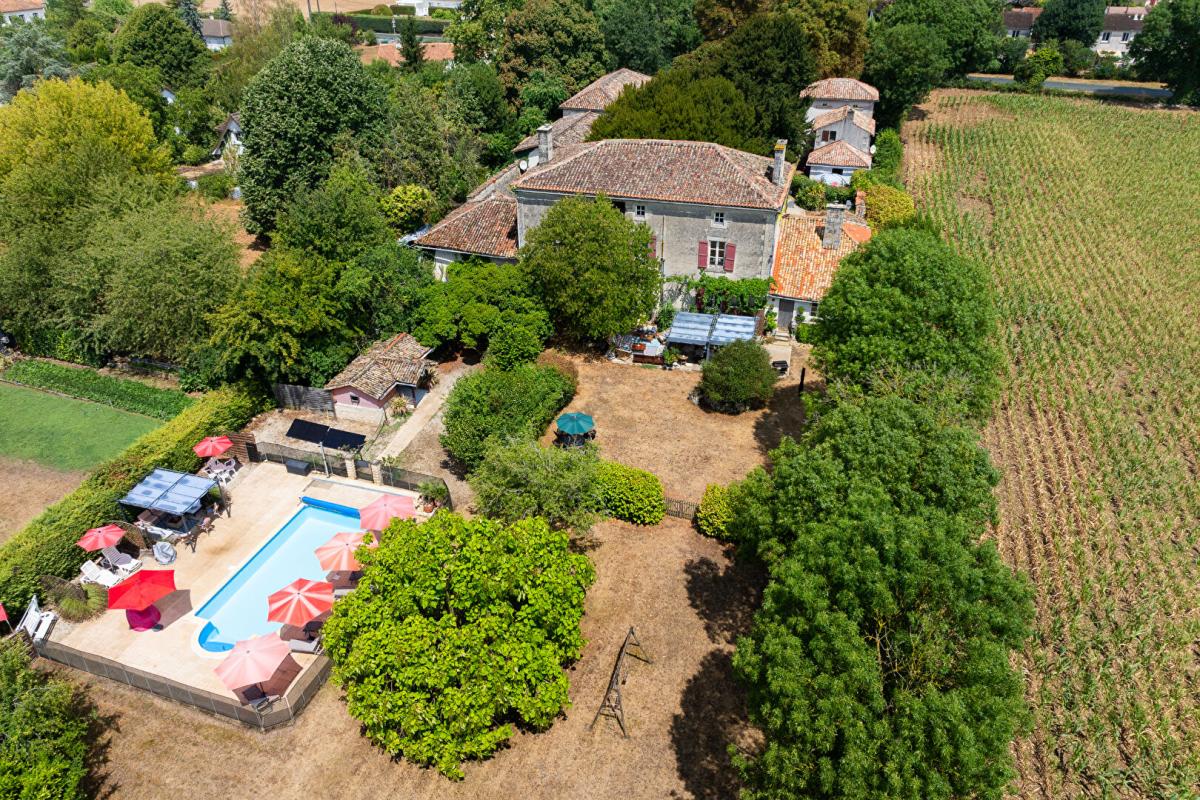 14 bedroom gite in Chef Boutonne, Deux-Sèvres, France