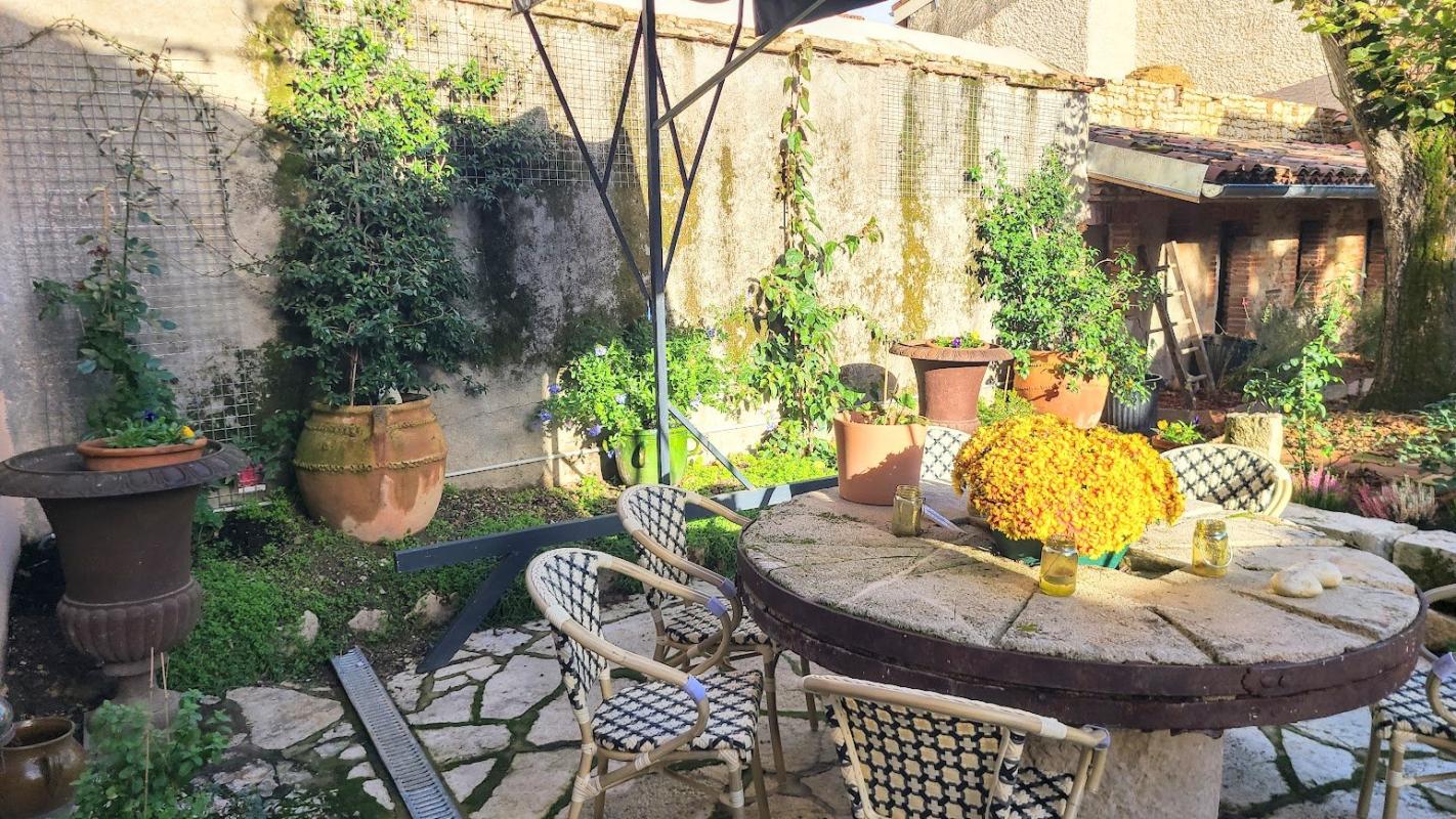 7 bedroom t6 et plus in Caussade, Tarn-et-Garonne, France