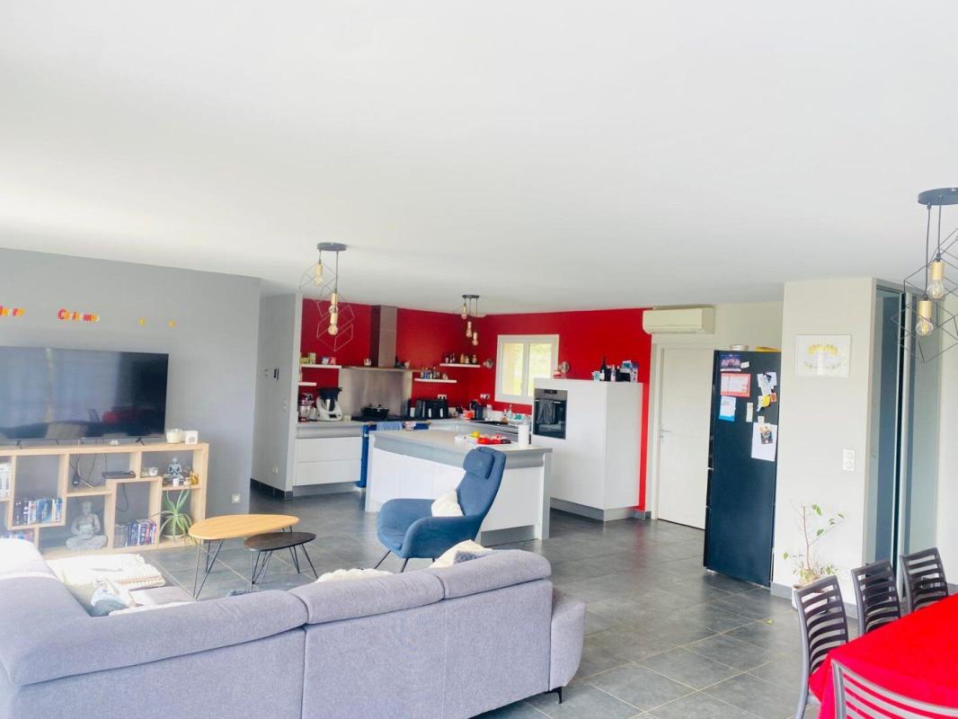 4 bedroom maison in Vers, Lot, France