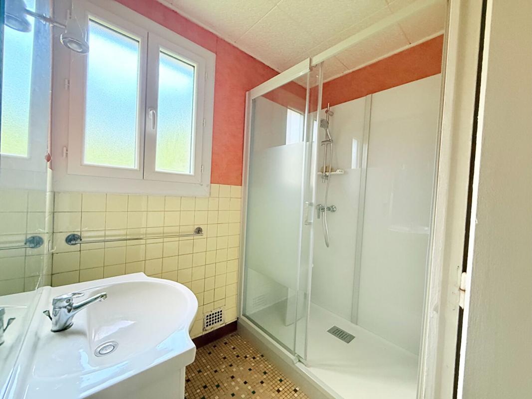 4 bedroom maison a renover in Pradines, Lot, France