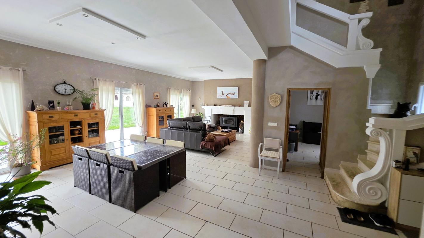 4 bedroom maison recente in Castelnau De Montmiral, Tarn, France