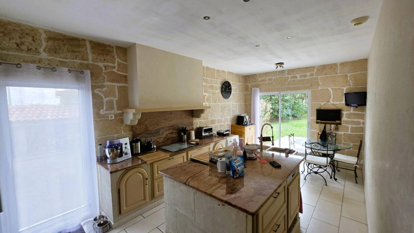 4 bedroom maison recente in Castelnau De Montmiral, Tarn, France