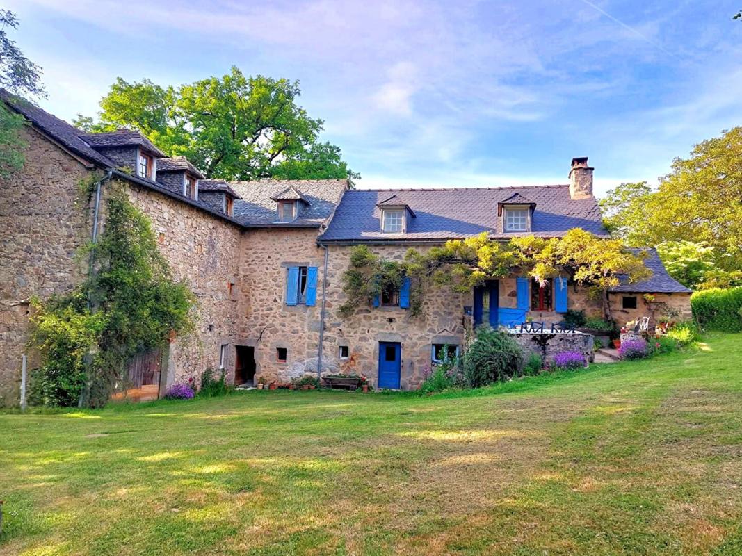 7 bedroom propriete in Lunac, Aveyron, France