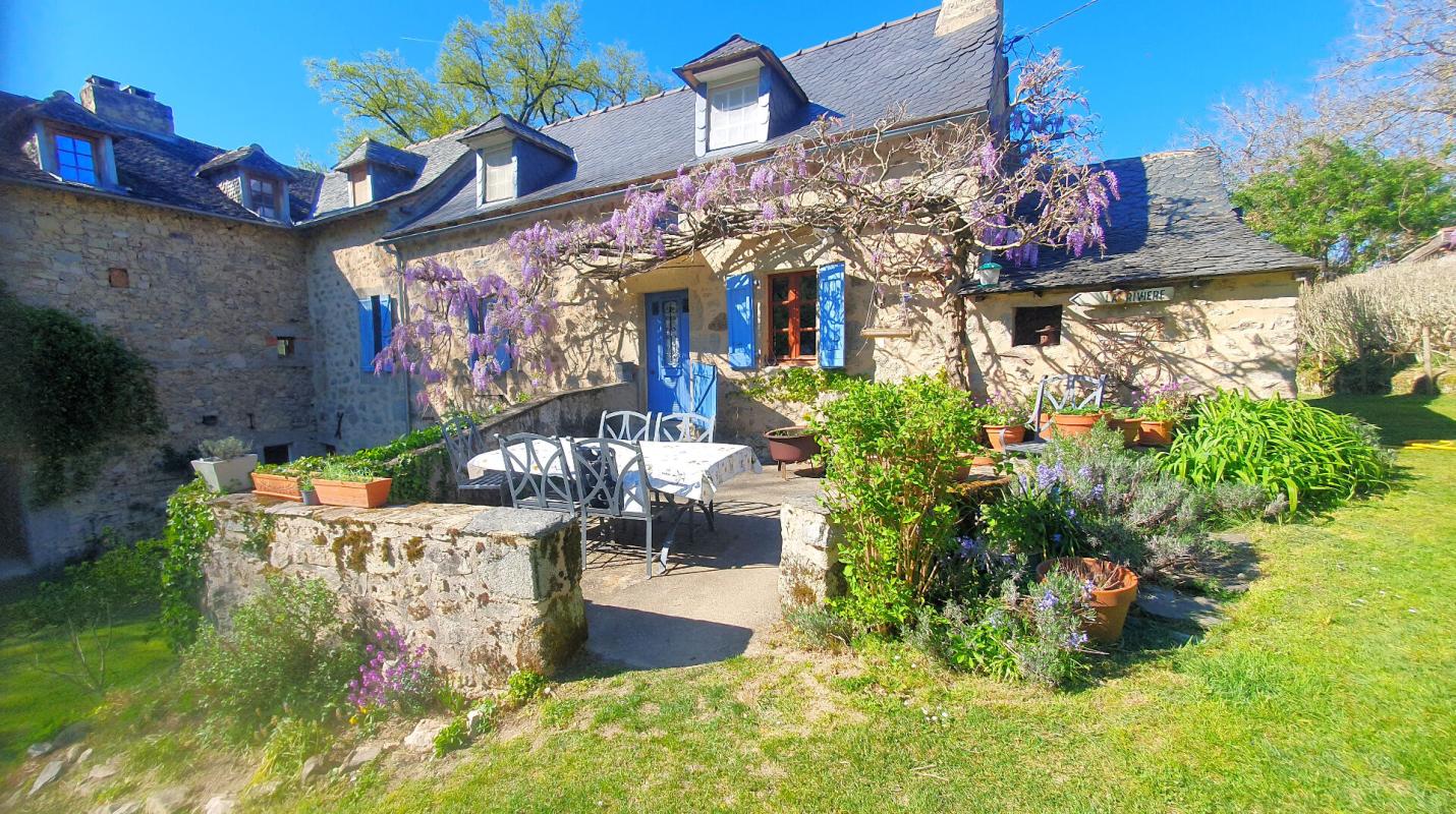 7 bedroom propriete in Lunac, Aveyron, France