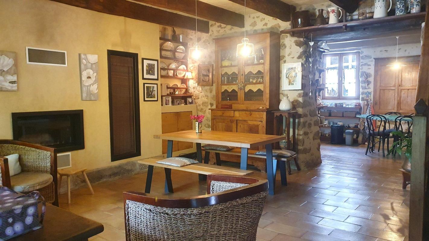 6 bedroom gite in Lunac, Aveyron, France