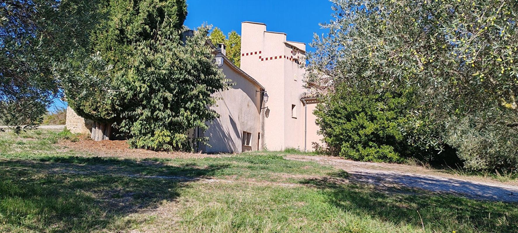 9 bedroom corps de ferme in Forcalquier, Alpes-de-Haute-Provence, France