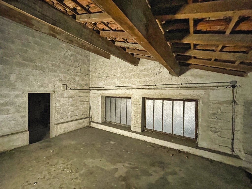 3 bedroom t6 et plus in Saint Ambroix, Gard, France