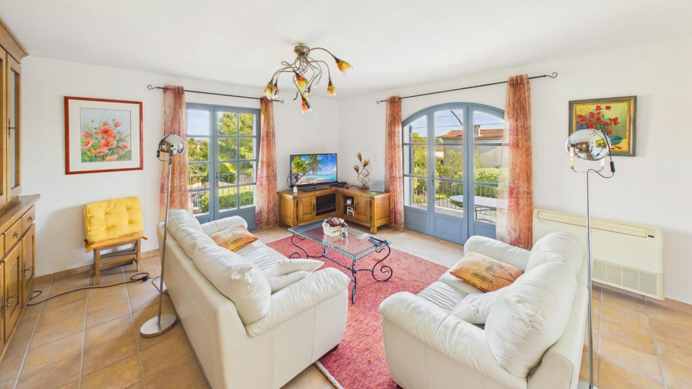 2 bedroom villa in Aramon, Gard, France