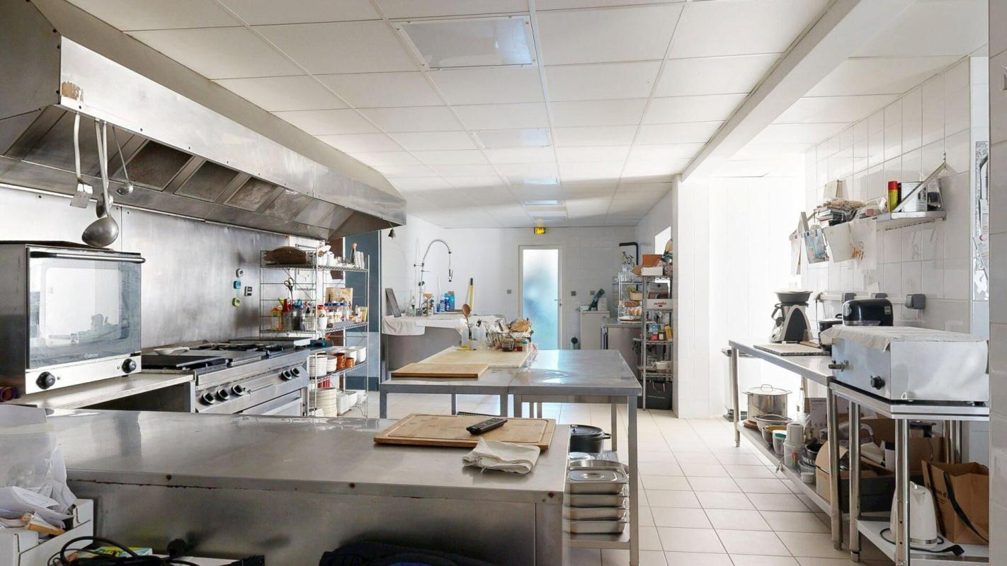 14 bedroom hotel in Avignon, Vaucluse, France