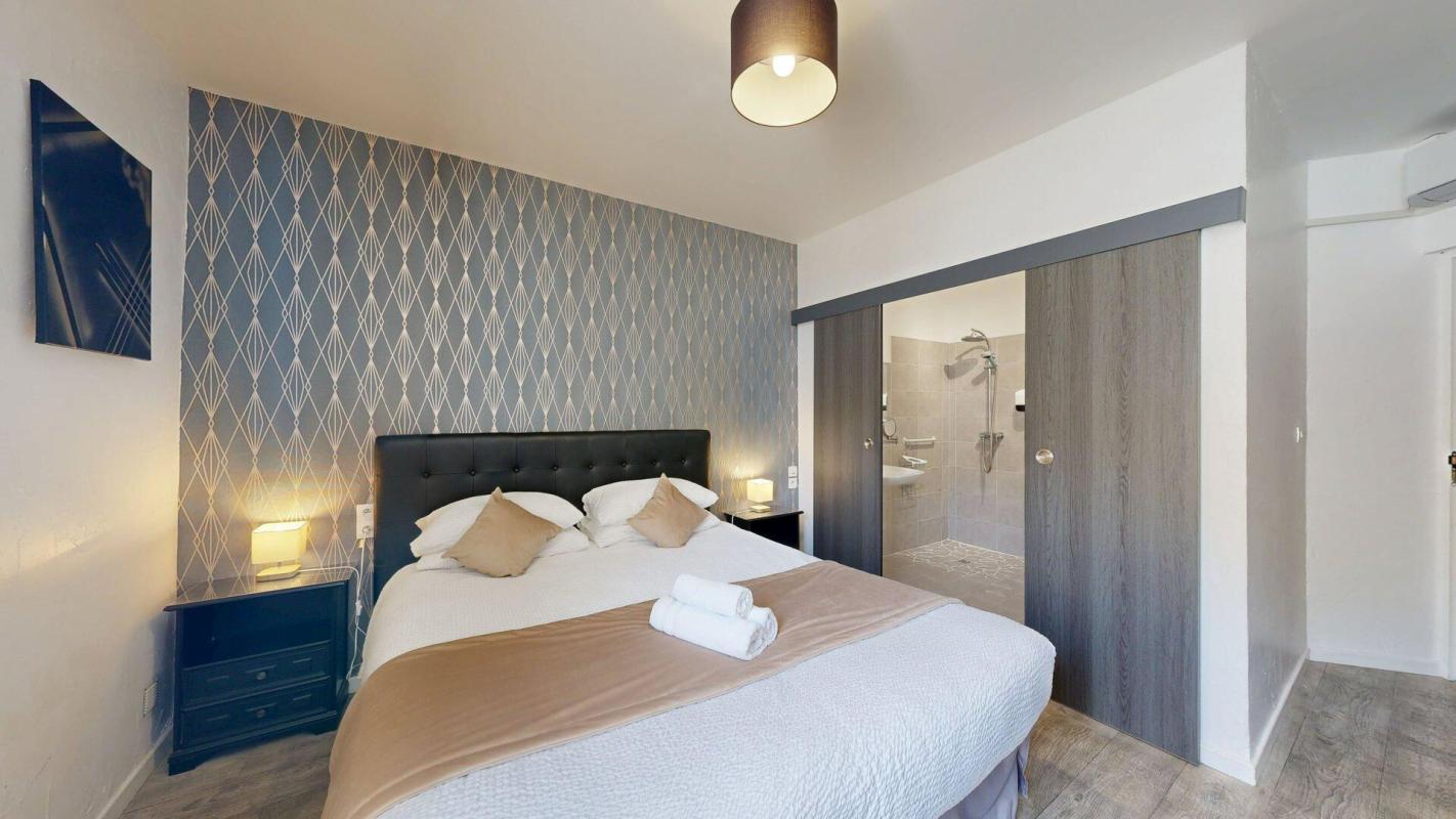 14 bedroom hotel in Avignon, Vaucluse, France
