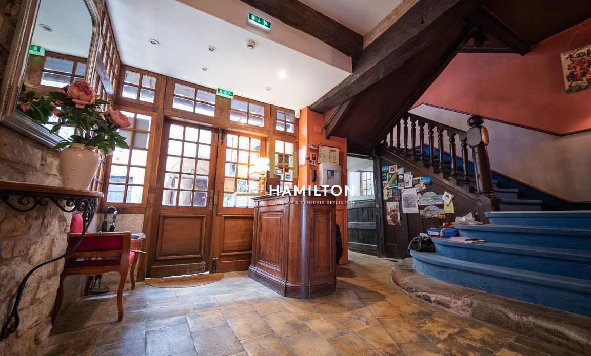 8 bedroom local commercial in Cordes Sur Ciel, Tarn, France
