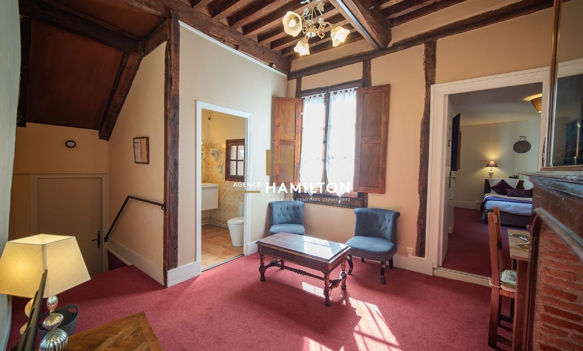 8 bedroom local commercial in Cordes Sur Ciel, Tarn, France