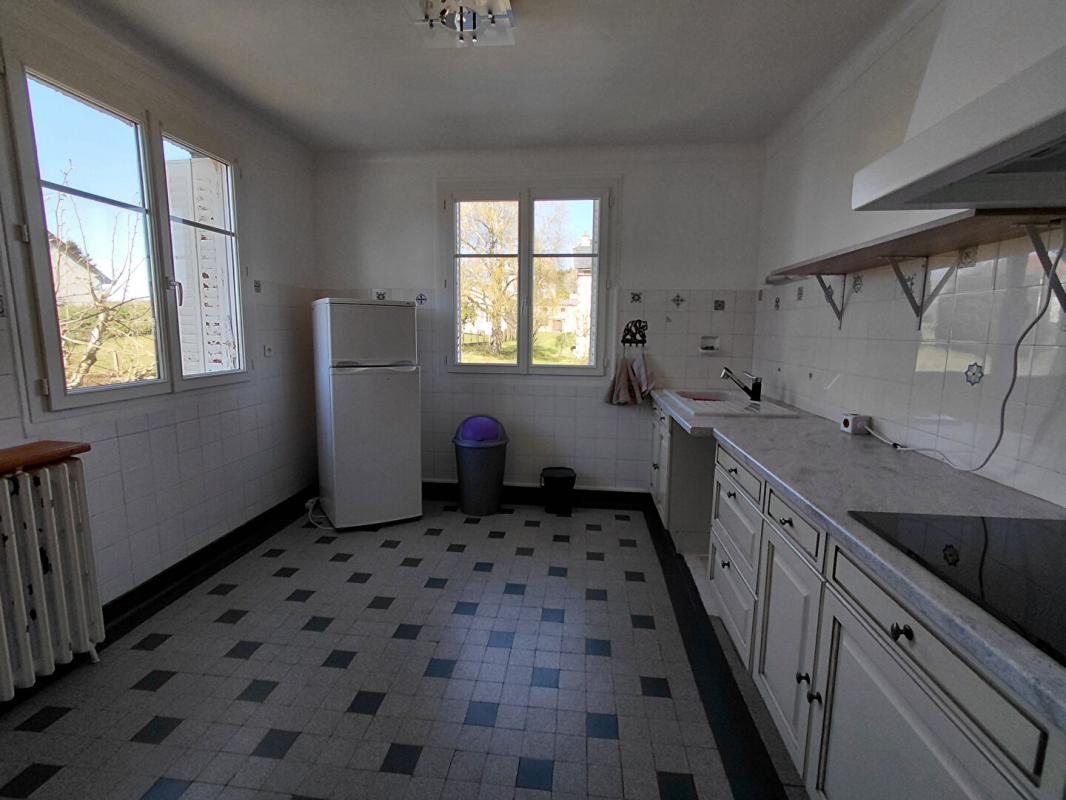 5 bedroom maison in Le Rouget, Cantal, France