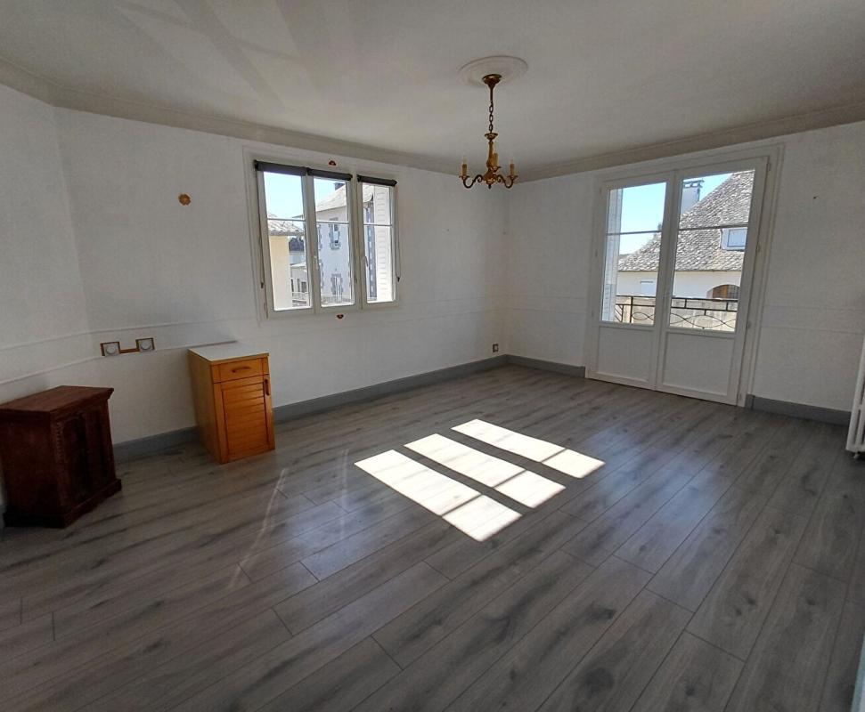 5 bedroom maison in Le Rouget, Cantal, France