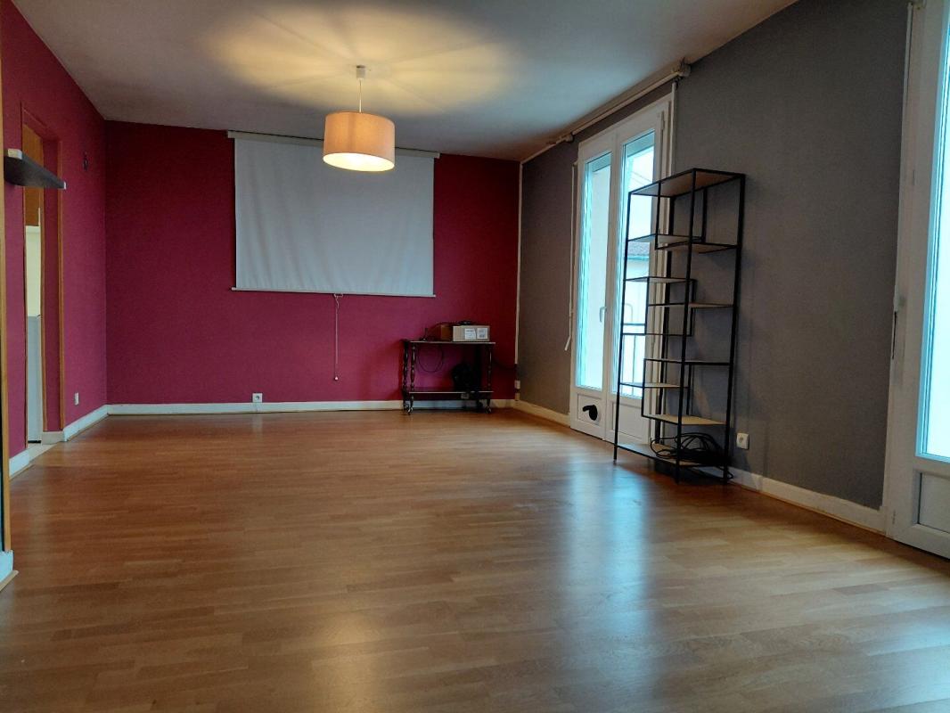 4 bedroom maison in Pleaux, Cantal, France