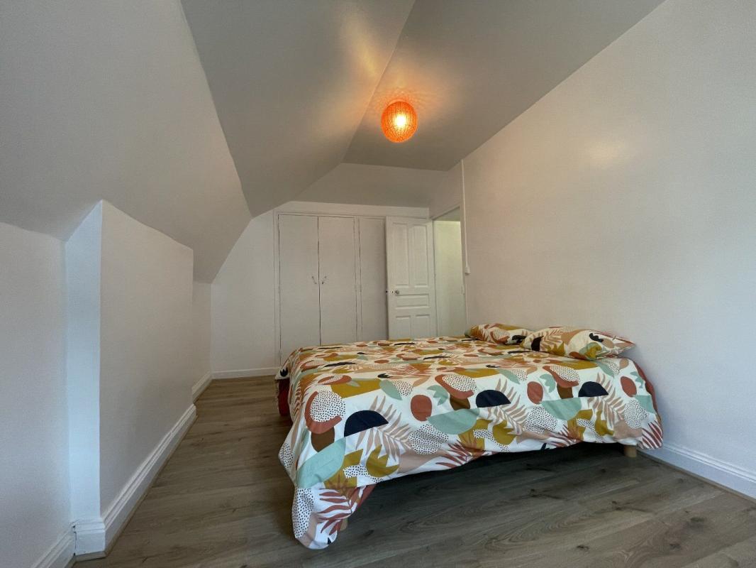 3 bedroom t6 et plus in Vic Sur Cere, Cantal, France