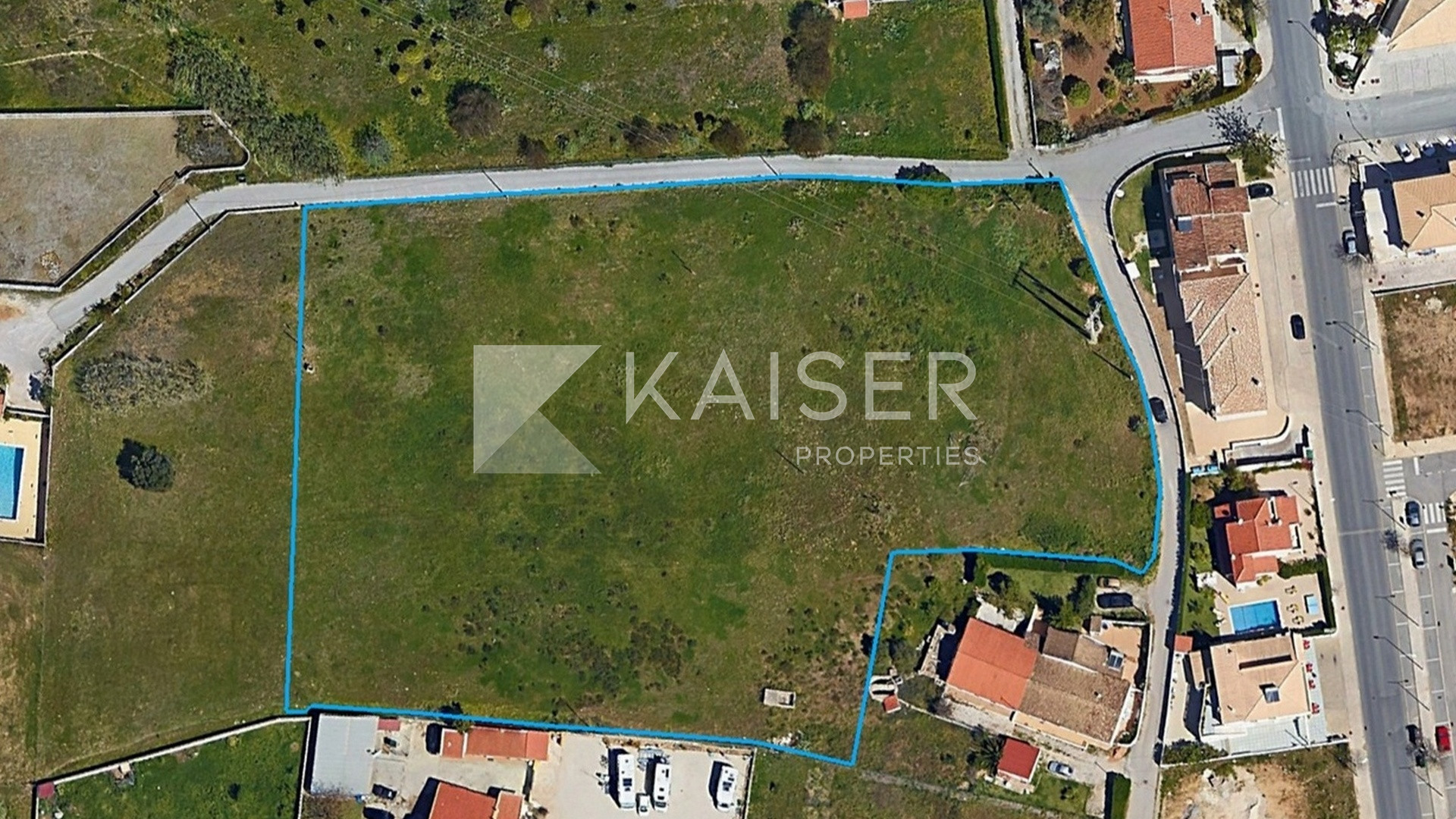 Plot house in Albufeira, Portugal – KP1143
