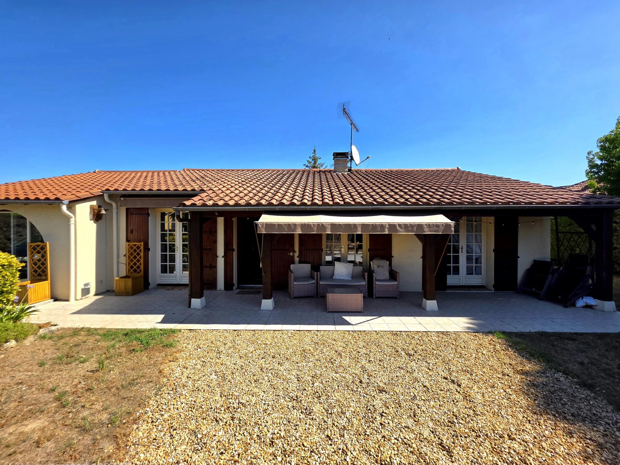 Beautifully Presented 3 bed Bungalow with Large Private Garden, Walking Distance to Eymet, Aquitaine – France – BVI71453