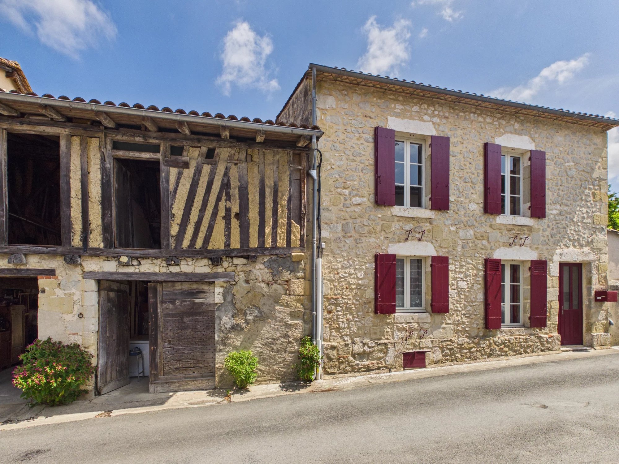 Village house with large outside space, Aquitaine – France – BVI86027