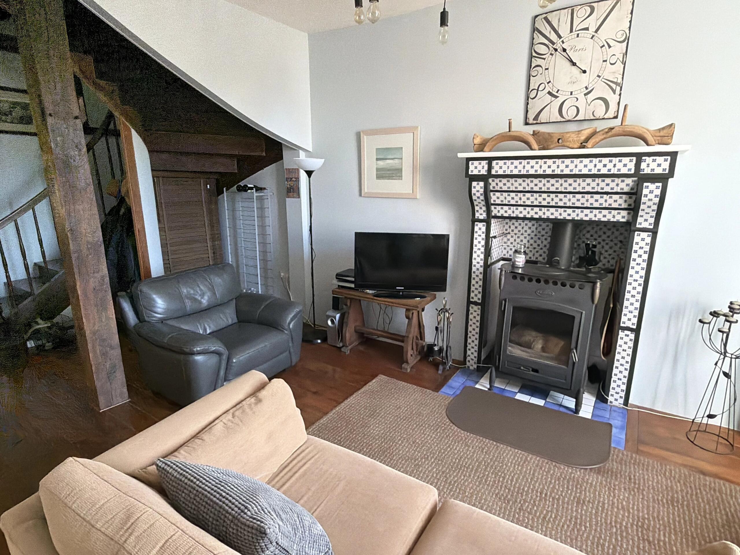 Substantial 5 bedroom house, feature kitchen, large gardens, Poitou-Charentes – France – BVI86643