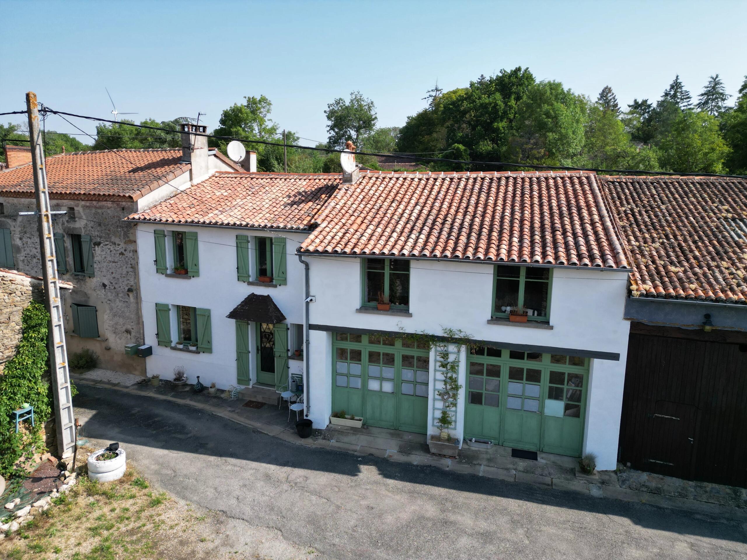 Four bedrooms, large family home, very well renovated, Limousin – France – BVI86610